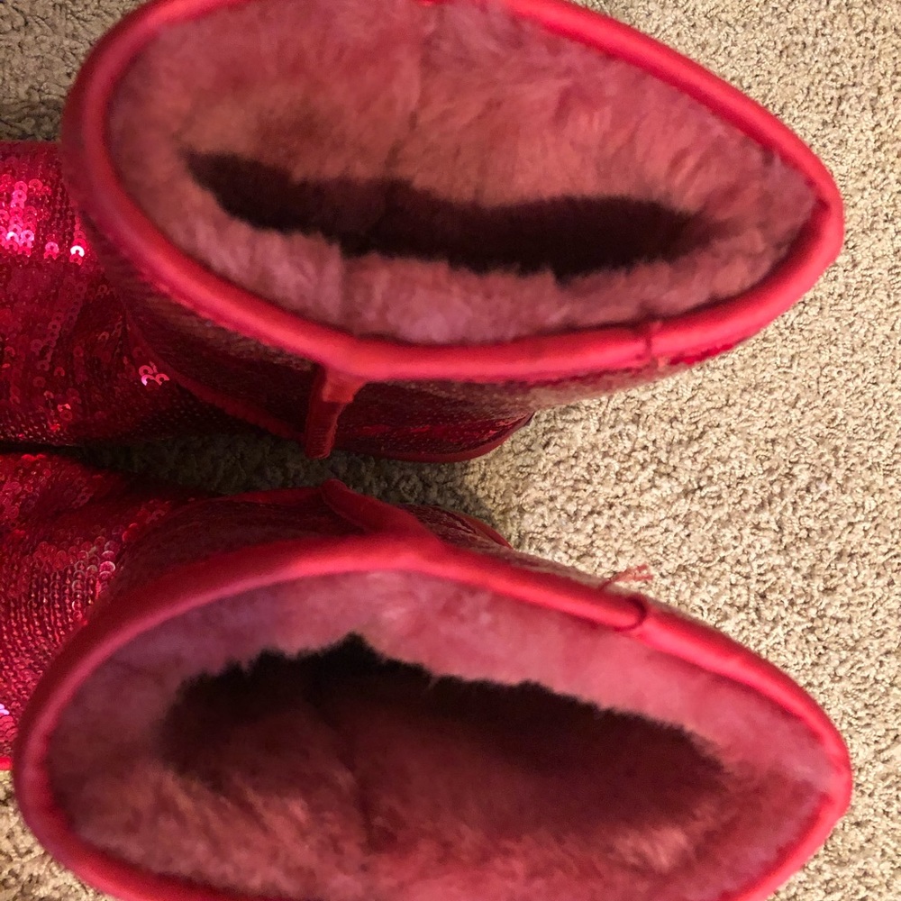 red sequin uggs - Picture 5 of 7
